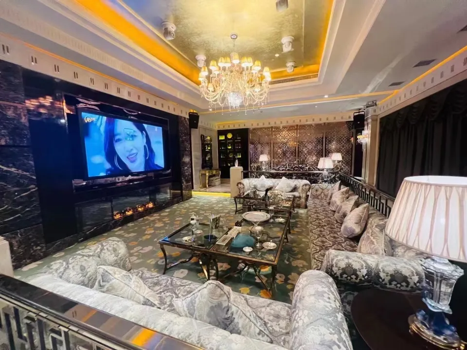 在南宁罗曼达商务KTV，如果有朋友突然放下手机认真听你唱歌——罗曼达的音响在替你做这件事