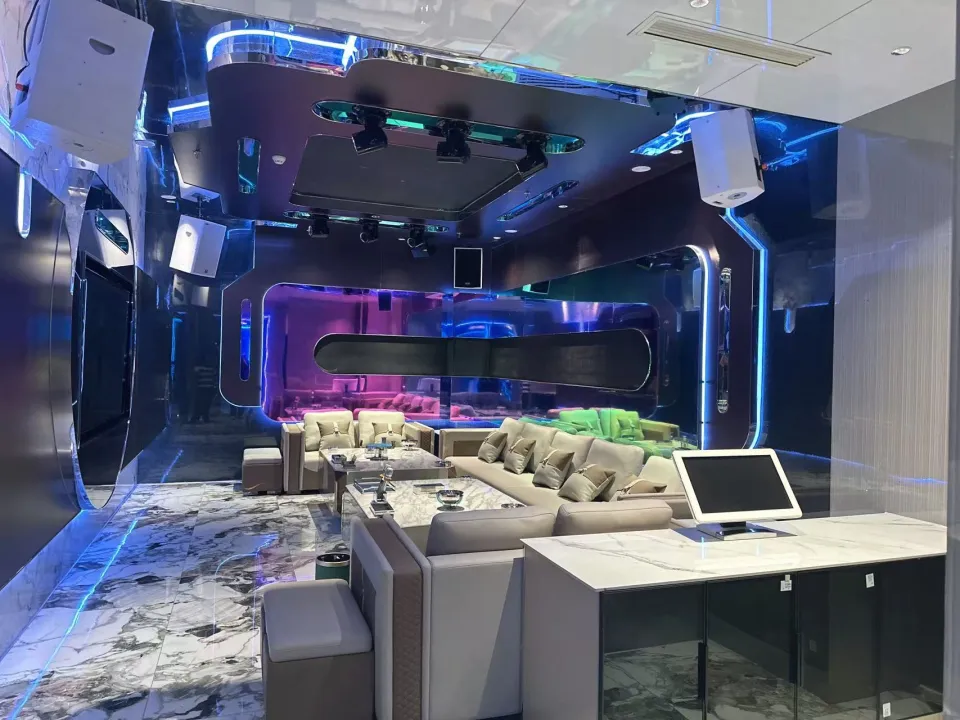 南宁罗曼达商务KTV，当罗曼达的麦克风拿在手里你就知道当晚的状态怎么样了